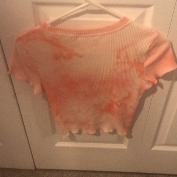 Cute butterfly crop top - Picture 2 of 3